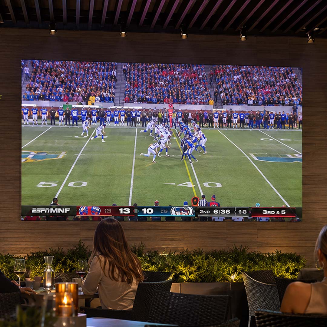 ALS-LED-Video-Walls_Restaurant-Patio_2p